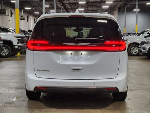Used 2021 Chrysler Pacifica Touring FWD image 10
