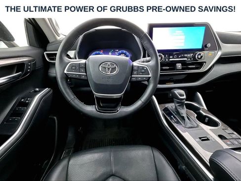 Used 2024 Toyota Highlander Platinum FWD image 8