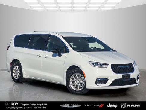 New 2026 Chrysler Pacifica Select image 1