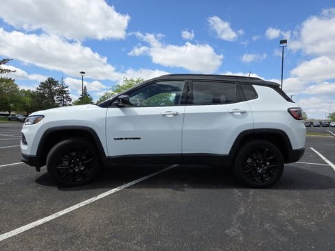 Used 2022 Jeep Compass Latitude AWD/4WD image 17