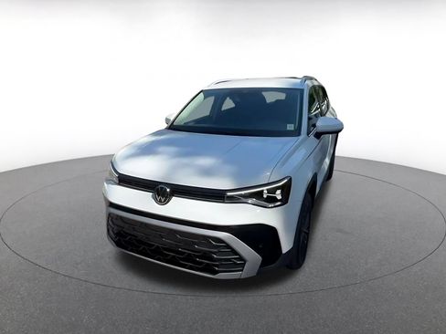 Used 2026 Volkswagen Taos SE FWD image 4