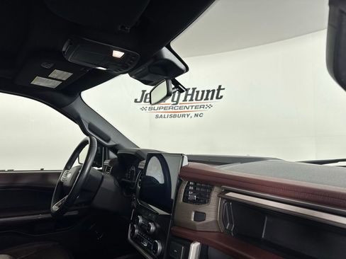 Used 2024 Ford Expedition Limited image 33