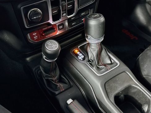 Used 2019 Jeep Wrangler Unlimited Rubicon AWD/4WD image 17
