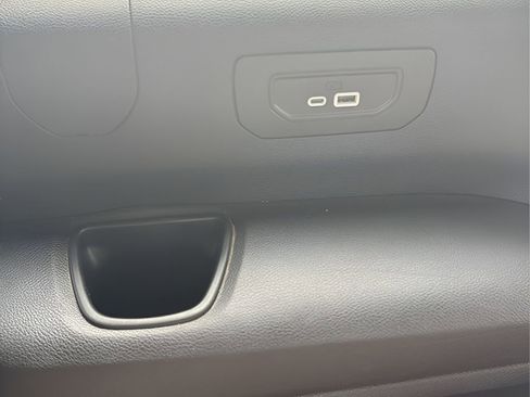 Used 2024 Jeep Grand Cherokee L Limited w/ Black Appearance Package image 11