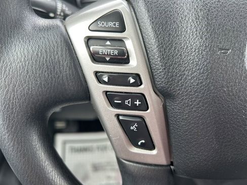 Used 2022 Nissan Titan SV image 31