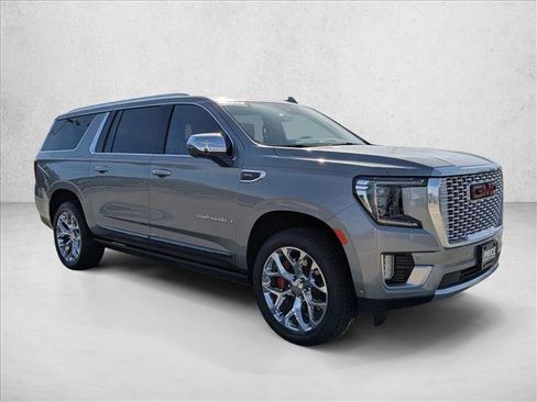 Used 2024 GMC Yukon XL Denali Ultimate image 3