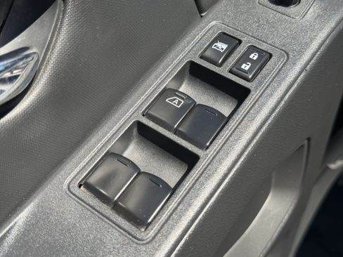 Used 2023 Nissan Frontier SV w/ SV Premium Package RWD image 14