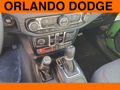 Used 2026 Jeep Wrangler Unlimited Rubicon w/ Technology Group AWD/4WD image 18