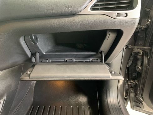 Used 2019 Jeep Cherokee Limited w/ Technology Group AWD/4WD image 34