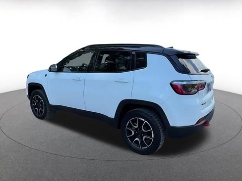 Used 2025 Jeep Compass Trailhawk AWD/4WD image 9