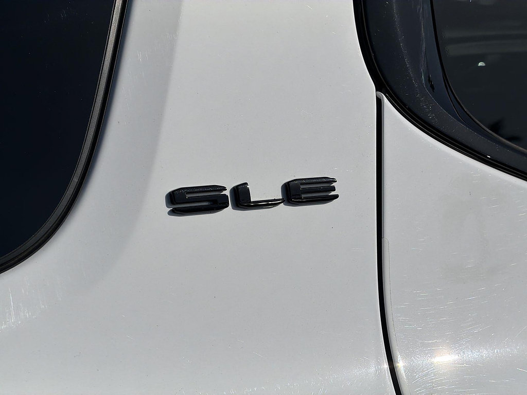Used 2023 GMC Acadia SLE w/ Elevation Edition FWD image 30