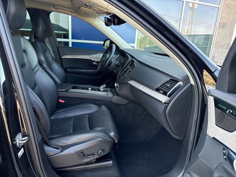 Used 2022 Volvo XC90 T8 Inscription image 14