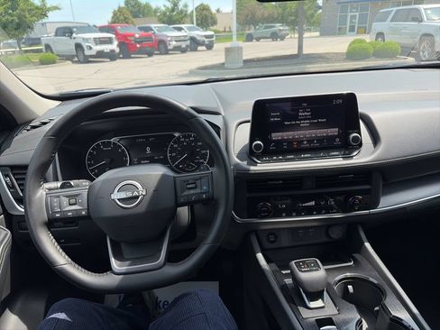 Used 2025 Nissan Rogue SV FWD image 24