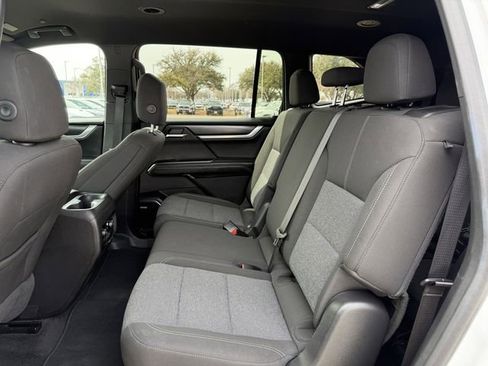 Used 2025 GMC Acadia Elevation image 27