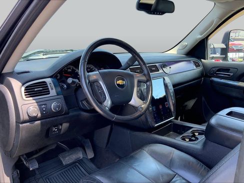 Used 2011 Chevrolet Silverado 2500 LTZ w/ LTZ Plus Package AWD/4WD image 17