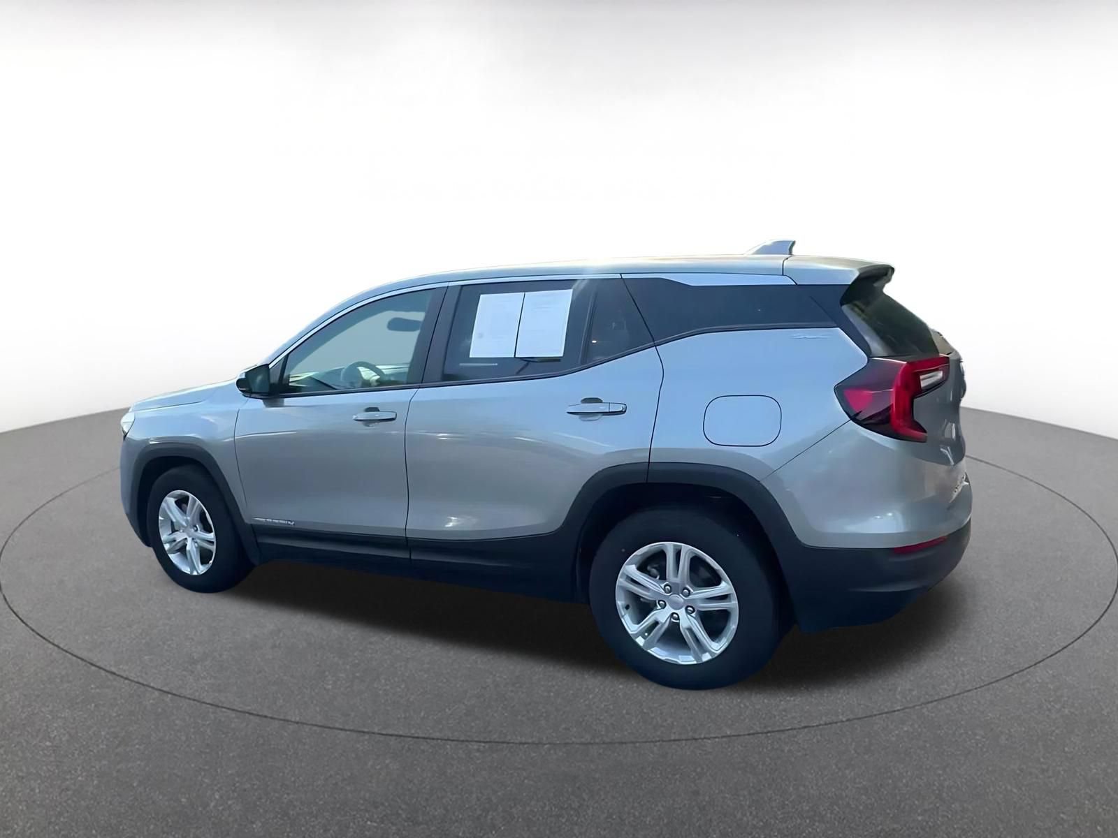 Used 2024 GMC Terrain SLE FWD image 9
