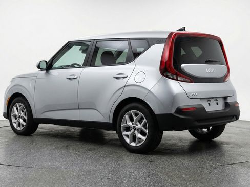 Used 2025 Kia Soul LX w/ LX Technology Package FWD image 6