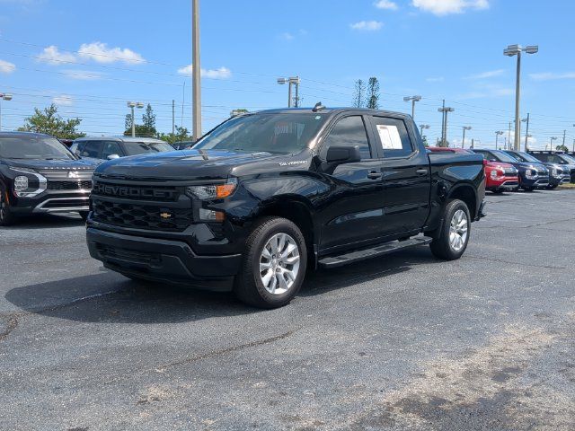 Used 2025 Chevrolet Silverado 1500 Custom RWD image 2
