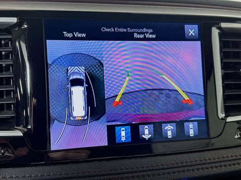 Used 2017 Chrysler Pacifica Limited w/ UConnect Theater Package FWD image 14