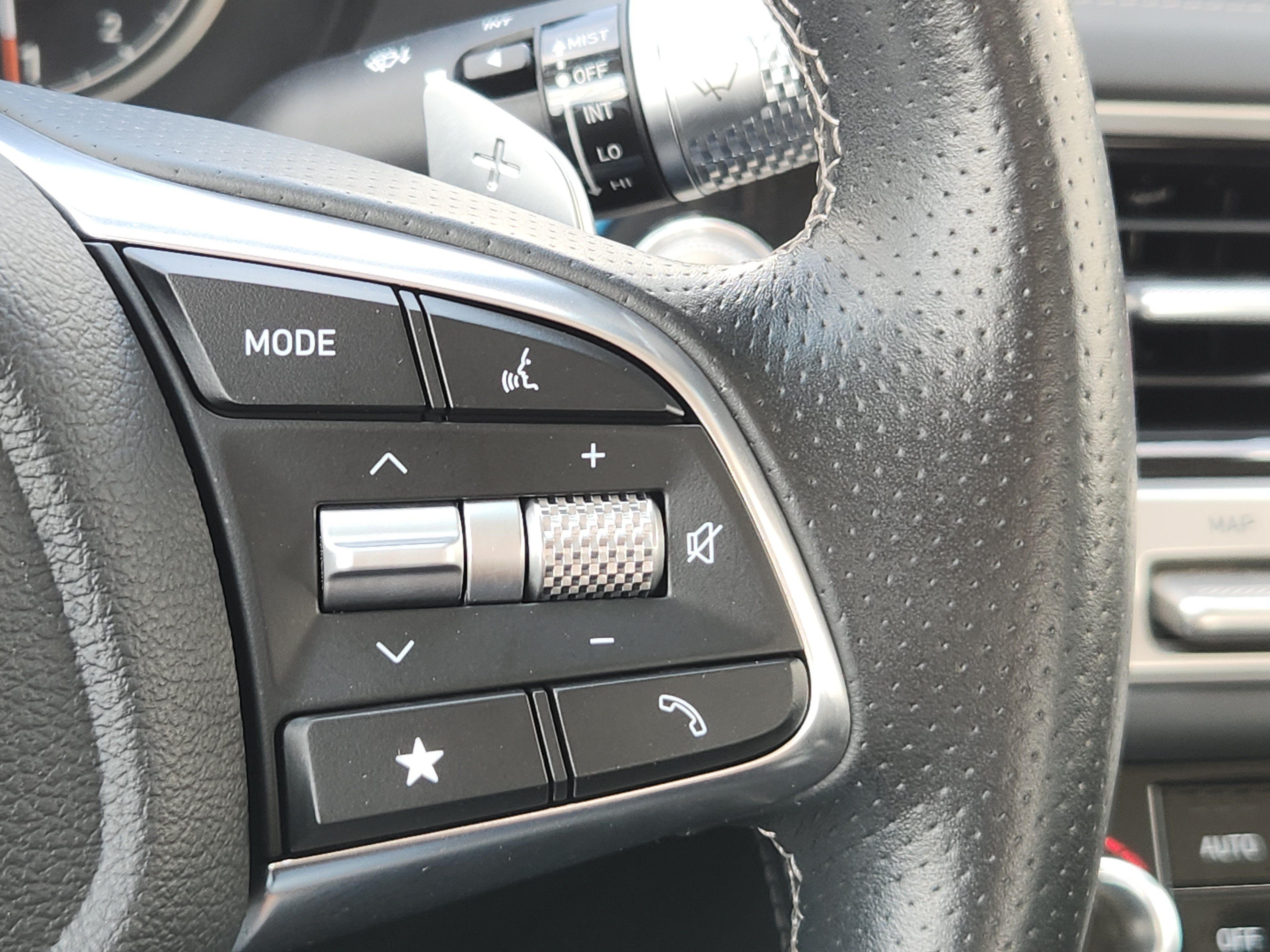 Used 2025 Genesis G70 2.5T RWD image 30