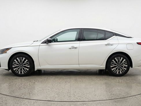 Used 2025 Nissan Altima 2.5 SV FWD image 5