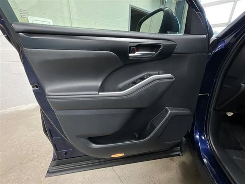 Used 2021 Toyota Highlander XLE image 10