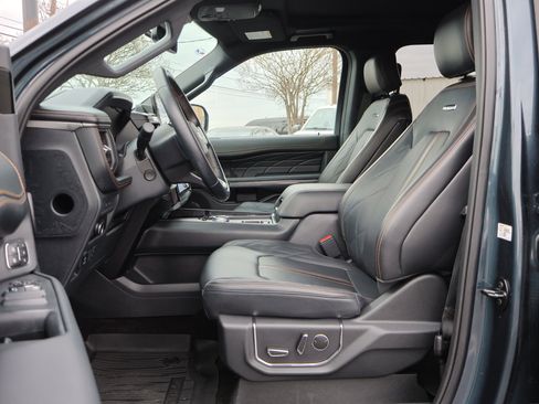 Certified 2023 Ford Expedition Platinum image 12