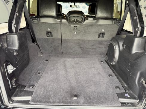 Used 2020 Jeep Wrangler Unlimited Sahara AWD/4WD image 19