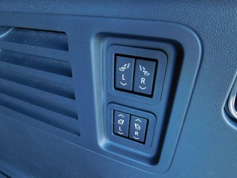 New 2026 Chevrolet Traverse RS w/ LPO, Illumination Package FWD image 32
