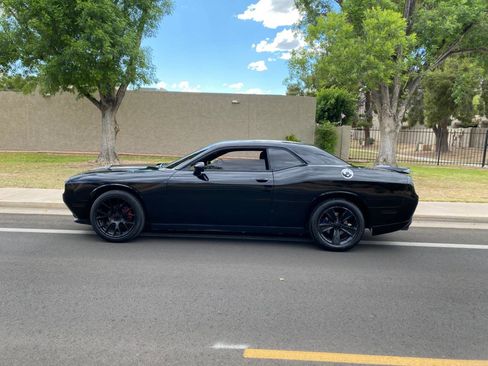 Used 2016 Dodge Challenger SXT image 16
