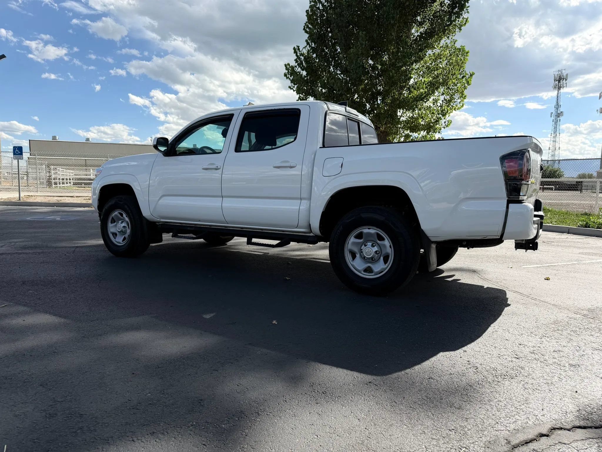 Used 2021 Toyota Tacoma SR AWD/4WD image 9