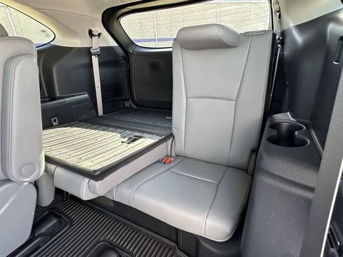 Used 2023 Toyota Highlander Limited FWD image 34