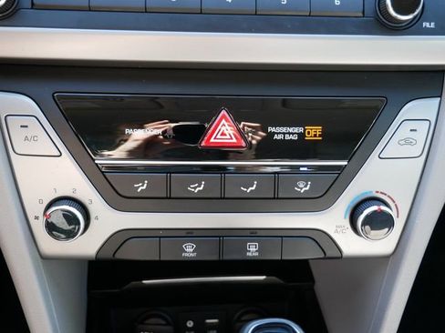 Used 2017 Hyundai Elantra SE FWD image 20