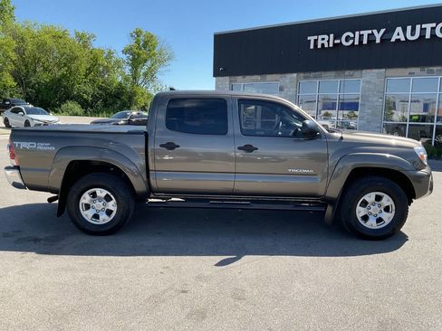 Used 2015 Toyota Tacoma PreRunner w/ TRD Off-Road Package RWD image 9