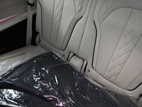 New 2026 BMW X7 M60i image 17