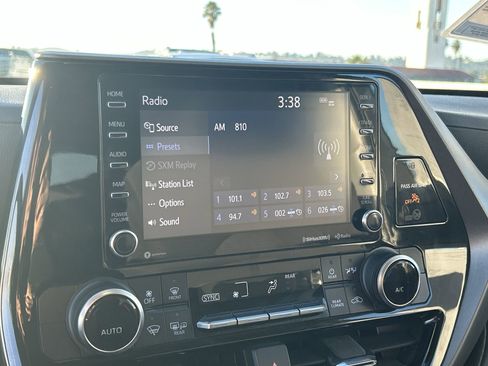 Used 2022 Toyota Highlander LE image 12