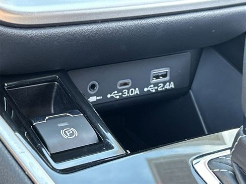 Certified 2025 Subaru Outback Limited image 26