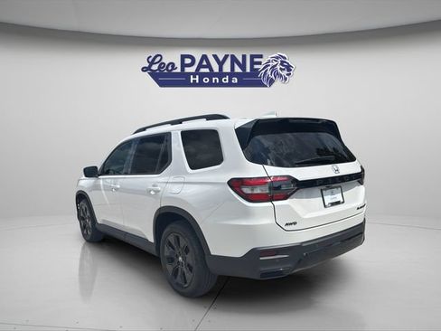 Certified 2026 Honda Pilot Black Edition image 5