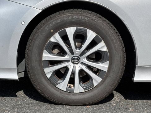 Used 2021 Toyota Prius XLE AWD/4WD image 26