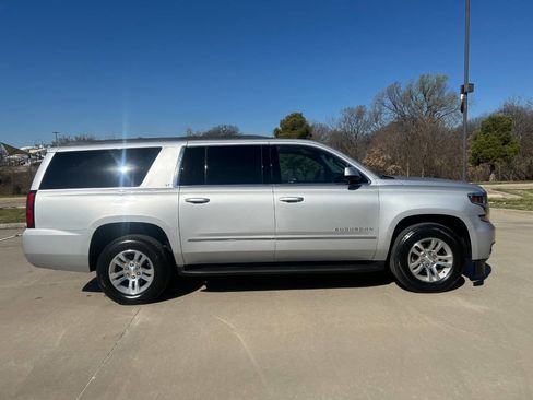 Used 2017 Chevrolet Suburban LT image 5