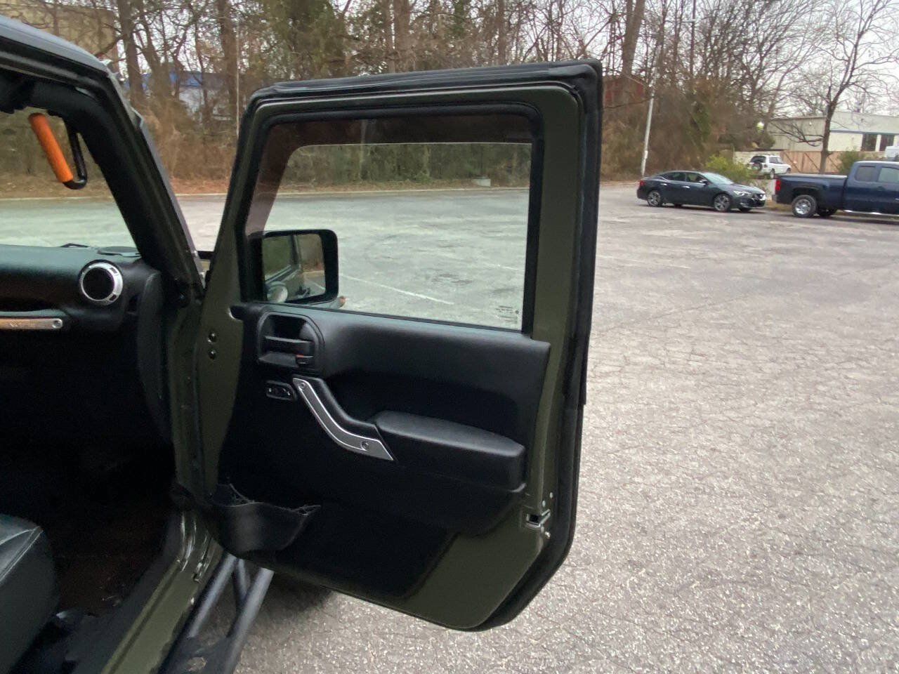 Used 2015 Jeep Wrangler Unlimited Rubicon AWD/4WD image 47