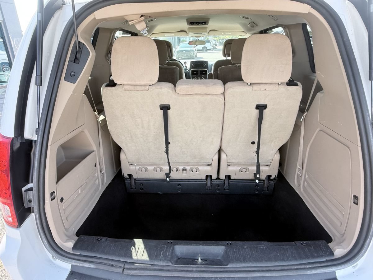 Used 2014 Dodge Grand Caravan SXT FWD image 16