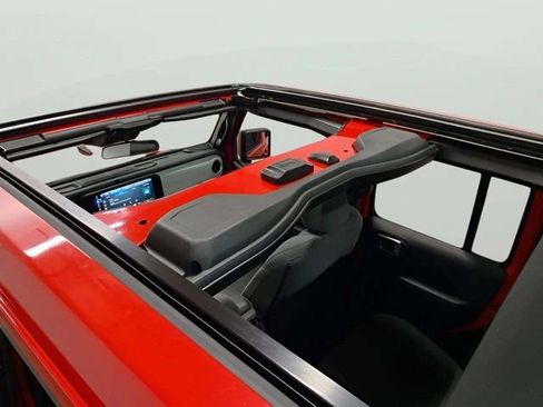 Used 2025 Jeep Wrangler Unlimited Sahara w/ Safety Group image 22