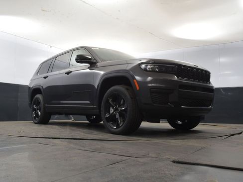 New 2025 Jeep Grand Cherokee L Altitude image 46