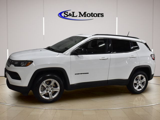 Certified 2024 Jeep Compass Latitude AWD/4WD image 3