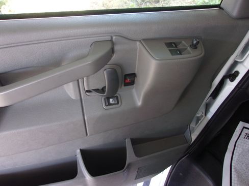 Used 2016 Chevrolet Express 3500 LT w/ LT Preferred Equipment Group image 15