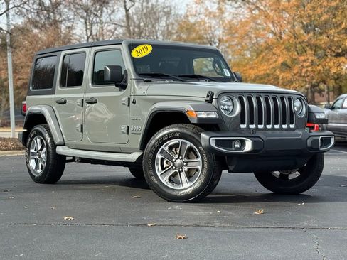 Used 2019 Jeep Wrangler Unlimited Sahara image 2
