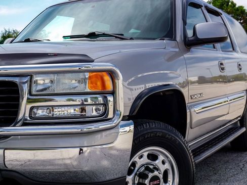 Used 2005 GMC Yukon XL 2500 SLT w/ SLT Preferred Equipment Group image 53