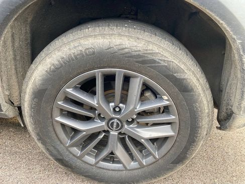 Used 2024 Nissan Rogue S AWD/4WD image 9