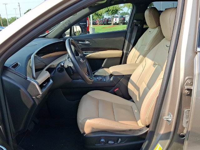 Certified 2025 Cadillac XT4 Premium Luxury FWD image 10
